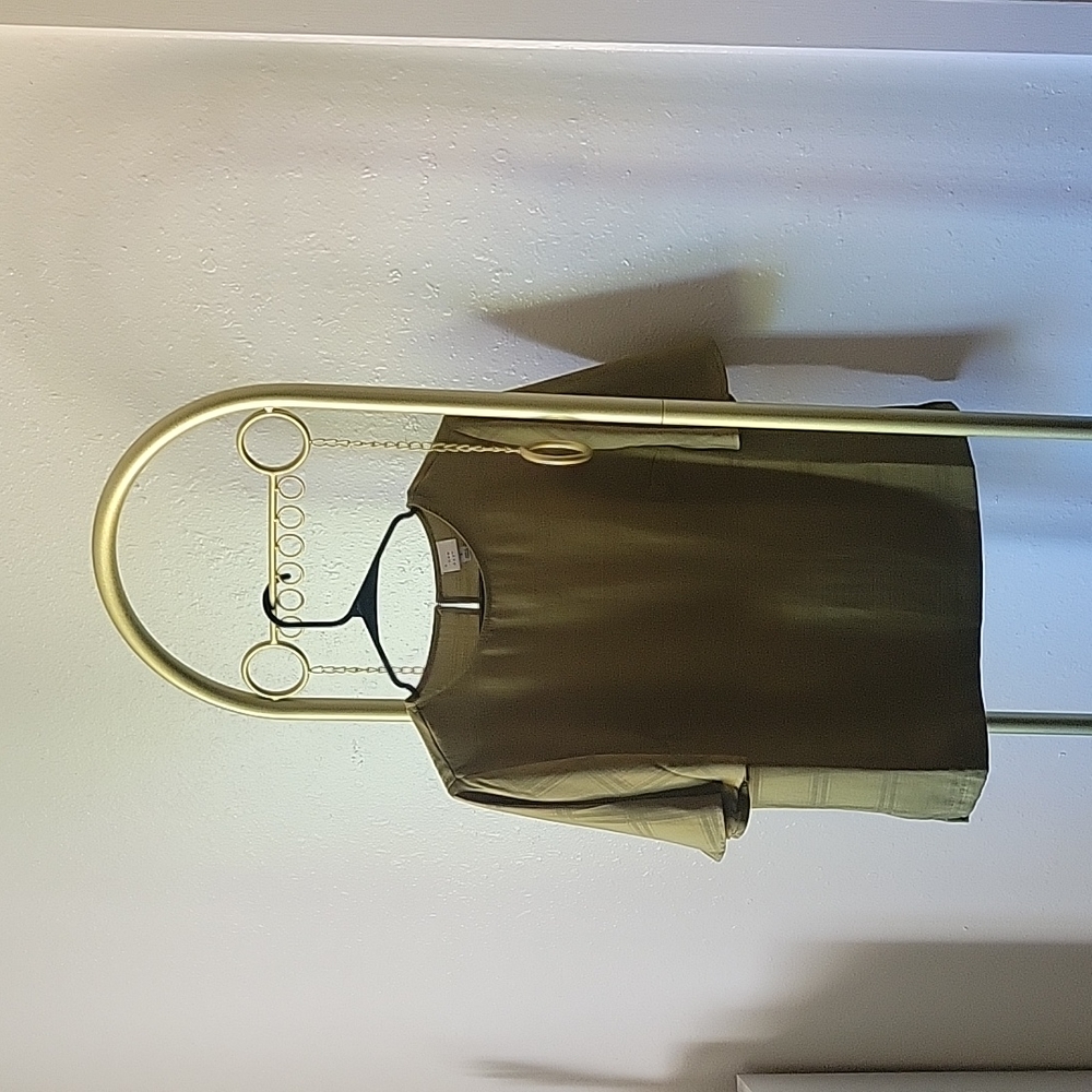 A new day Blouse in light green. Perfect for fall and a nice pair of boots 👢